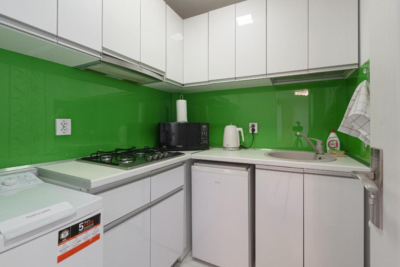 Stone Gate Apartment #1 بوخارست المظهر الخارجي الصورة