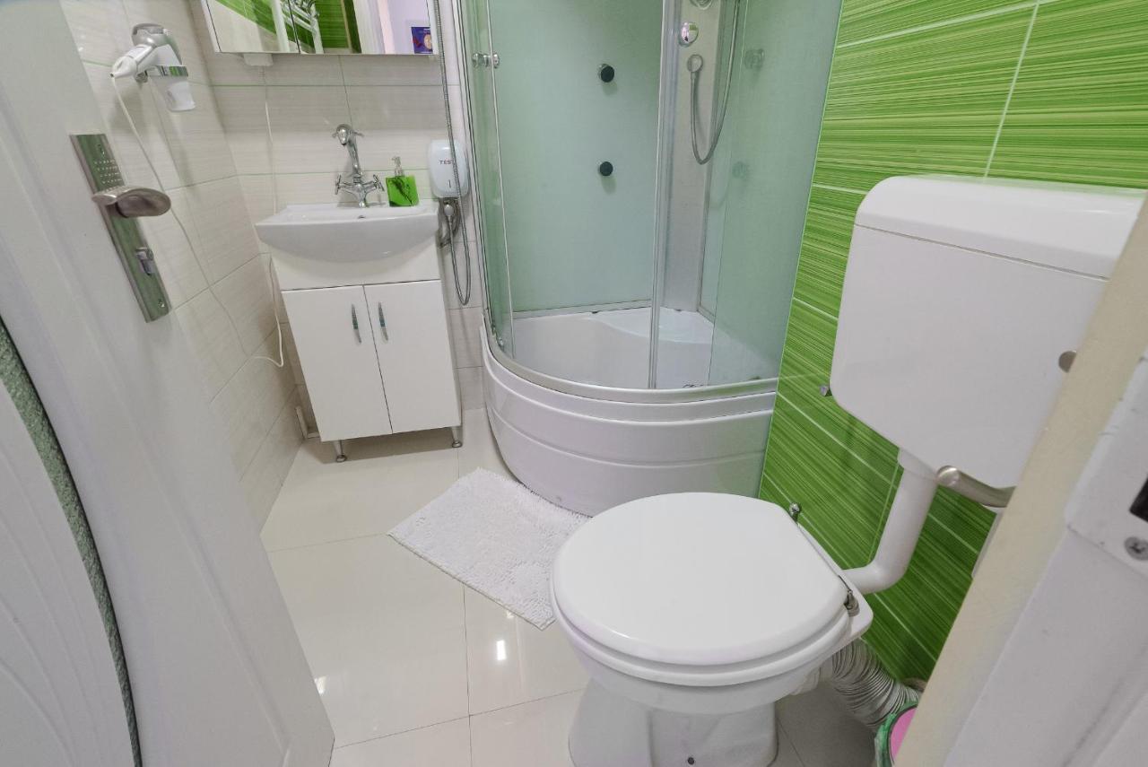 Stone Gate Apartment #1 بوخارست المظهر الخارجي الصورة